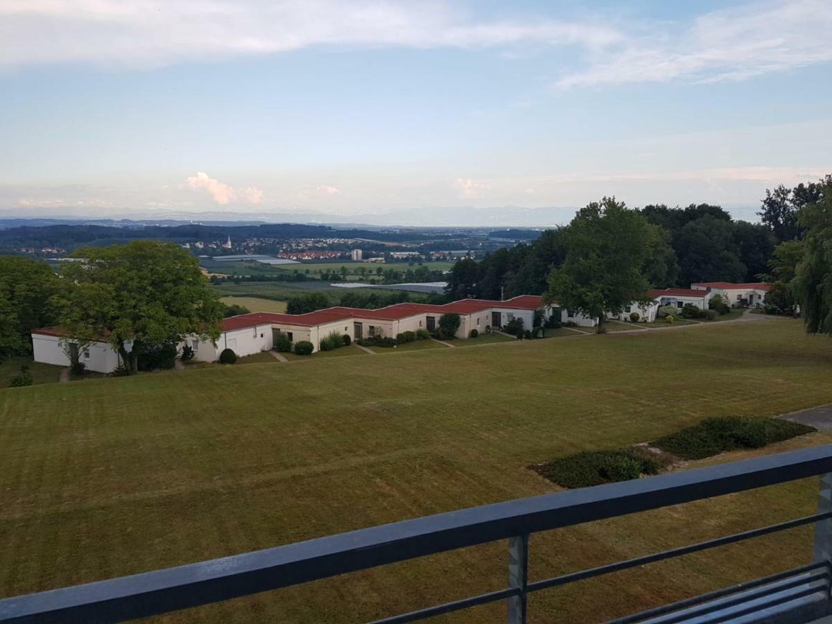 Panoramablick  Mit Hallenbad Berg Und Seesicht