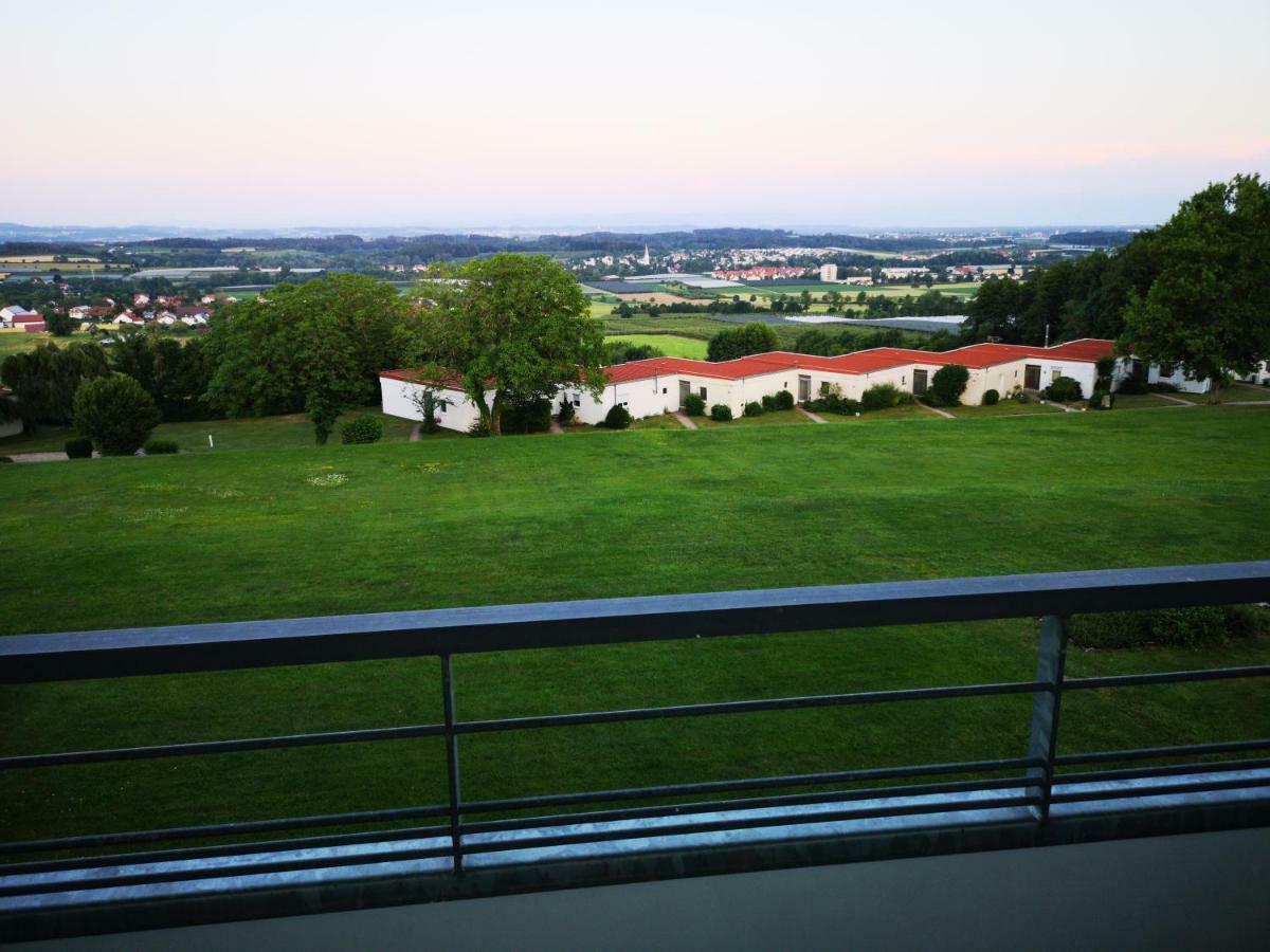 Panoramablick  Mit Hallenbad Berg Und Seesicht